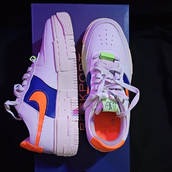 *Like New* Nike Womans Airforce 1 Pixel Lows - Picture 6 of 11